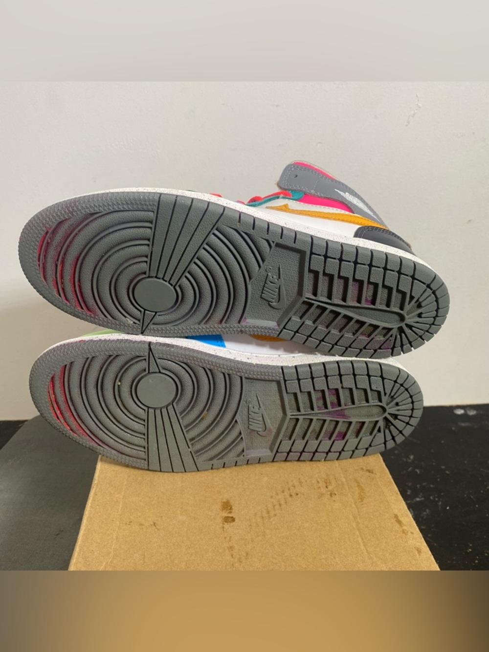 Size 3Y- Air Jordan 1 Mid Se Multi Color - Picture 5 of 5